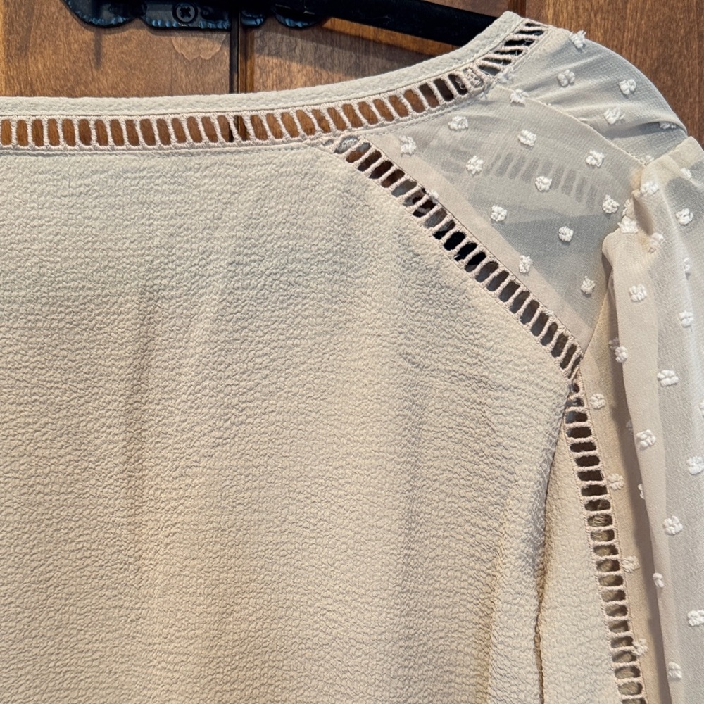 Express Cream V-Neck Blouse with Textured Sleeves - Picture 4 of 6